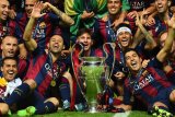 Dani Alves samakan Barcelona musim 2014/15 dengan Muhammad Ali