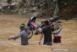 Dua jembatan di Suwawa Timur Gorontalo hanyut diterjang banjir