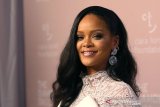 Rihanna luncurkan bra menyusui Savage x Fenty