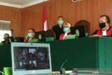 Dua terdakwa kasus gratifikasi proyek Muara Enim  jalani sidang perdana