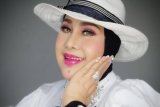 Ratu dangdut Elvy Sukaesih positif COVID-19, keluarga ungkap kondisi terkini