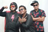 Band Endank Soekamti tampil akustik di konser 