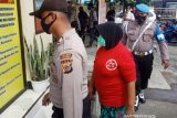 Penipuan berkedok dukun penglaris, seorang IRT diringkus polisi