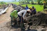 Petani Gunung Kidul diimbau membersihkan drainase sekitar lahan pertanian