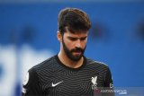 Alisson ditarik dari skuat Liverpool kontra Ajax karena cedera hamstring