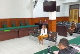 Via Valen hadiri sidang kasus pembakaran mobil