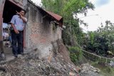 Tebing Sungai Winongo Yogyakarta longsor akibatkan satu rumah rusak