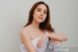 Single baru dari Agatha Chelsea 'Takdir Beda'