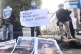 Aksi solidaritas menolak kekerasan jurnalis Tempo di Kalsel