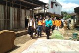 Bupati Limapuluh Kota serahkan bantuan ke warga Manggilang yang terdampak banjir