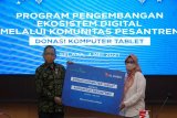 XL Axiata donasikan 100 laptop untuk 12 pesantren