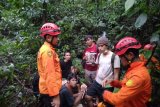 Guru dan murid yang tersesat di kawasan air terjun Sibolangit ditemukan