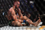 McGregor alami patah kaki saat lawani Dustin Poirier