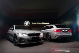 BMW 320i Touring dan BMW 330i Sedan hadir di Indonesia, harganya mulai Rp1,3 miliar