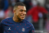 Tawaran Madrid masih jauh dari harga Mbappe, kata Leonardo