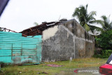 Badai rusak tiga rumah dan satu sekolah di Meulaboh Aceh Barat pada jumat pagi rusak parah