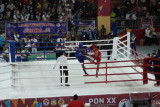 PON Papua - Wasit muaythai terkena pukulan nyasar