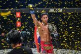 Superbon juara dunia ONE Featherweight Kickboxing