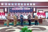 Plt Kepala BKN serahkan langsung tiga penghargaan kepada Pemprov Kalteng