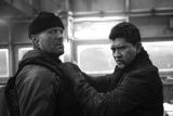 Jason Statham dan Iko Uwais saling puji peran film The Expendables 4