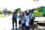 Siswa sekolah Mimika Papua dapat bantuan masker