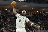 Bucks lanjutkan tren kemenangan, bekuk Nets 118-113