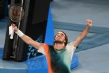 Tsitsipas lalui laga lima set menuju perempat final