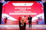 BNI berikan tabungan ke atlet, pelatih, dan official BATC 2022