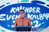 Sandiaga Uno mengaku bangga memakai baju kain tenun Sidan Kapuas Hulu