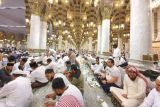 Masjid Nabawi dipenuhi jamaah  untuk buka puasa dan tarawih