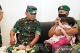 Kasad jenguk putri kembar siam Serda Fredrik akan  dioperasi