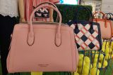 Kate Spade kenalkan koleksi musim semi 2022 di pop up store