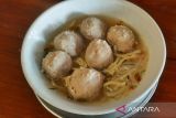 Menikmati Bakso Son Haji Sony