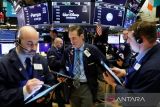 Saham-saham Wall Street Jumat pagi menetap lebih tinggi setelah imbal hasil obligasi melemah