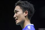 Kento Momota gantung raket pada usia 29 tahun