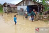 Banjir terjang sejumlah dusun di Parigi Moutong  akibat tanggul jebol