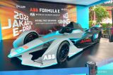 Replika mobil Formula E di pajang di Bundaran HI