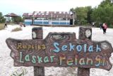 Mengunjungi replika sekolah Laskar Pelangi