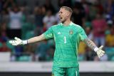 Aston Villa permanenkan kiper Robin Olsen