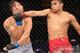 Jeka Saragih meng-KO  petarung India di Road to UFC Singapura