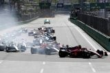 Kecelakaan Perez-Sainz warnai kemenangan Piastri di GP Azerbaijan