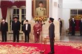 Presiden Jokowi melantik Mendag Zulkifli Hasan dan Menteri ATR Hadi Tjahjanto
