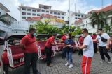 Grand Inna Malioboro melakukan peremajaan becak dan memberikan seragam untuk paguyuban becak