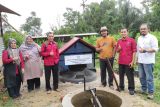 Tim Pengabdian Masyarakat Politeknik ATI Padang buat digester dan latih pembuatan biogas dari kotoran sapi