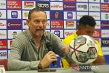 Liga 1 Indonesia, Dejan Antonic kritik keras hadiah penalti untuk PSIS