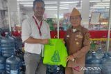 Alfamart serahkan paket sembako  di hari Veteran Nasional