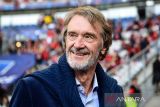 Miliarder Jim Ratcliffe rampungkan akuisisi 25 persen saham Man United