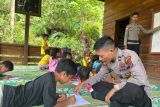 Polisi Rimba mengajar anak SAD Sarolangun Jambi