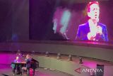 Delon bawakan nastar di tengah konser Jim Brickman