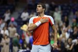 Cedera, Alcaraz mundur saat Djokovic melaju ke semifinal Paris